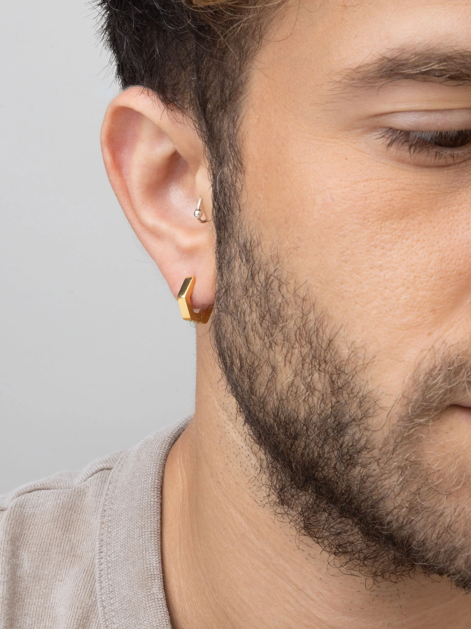 Brinco de homem em aço inoxidável dourado - Image 3
