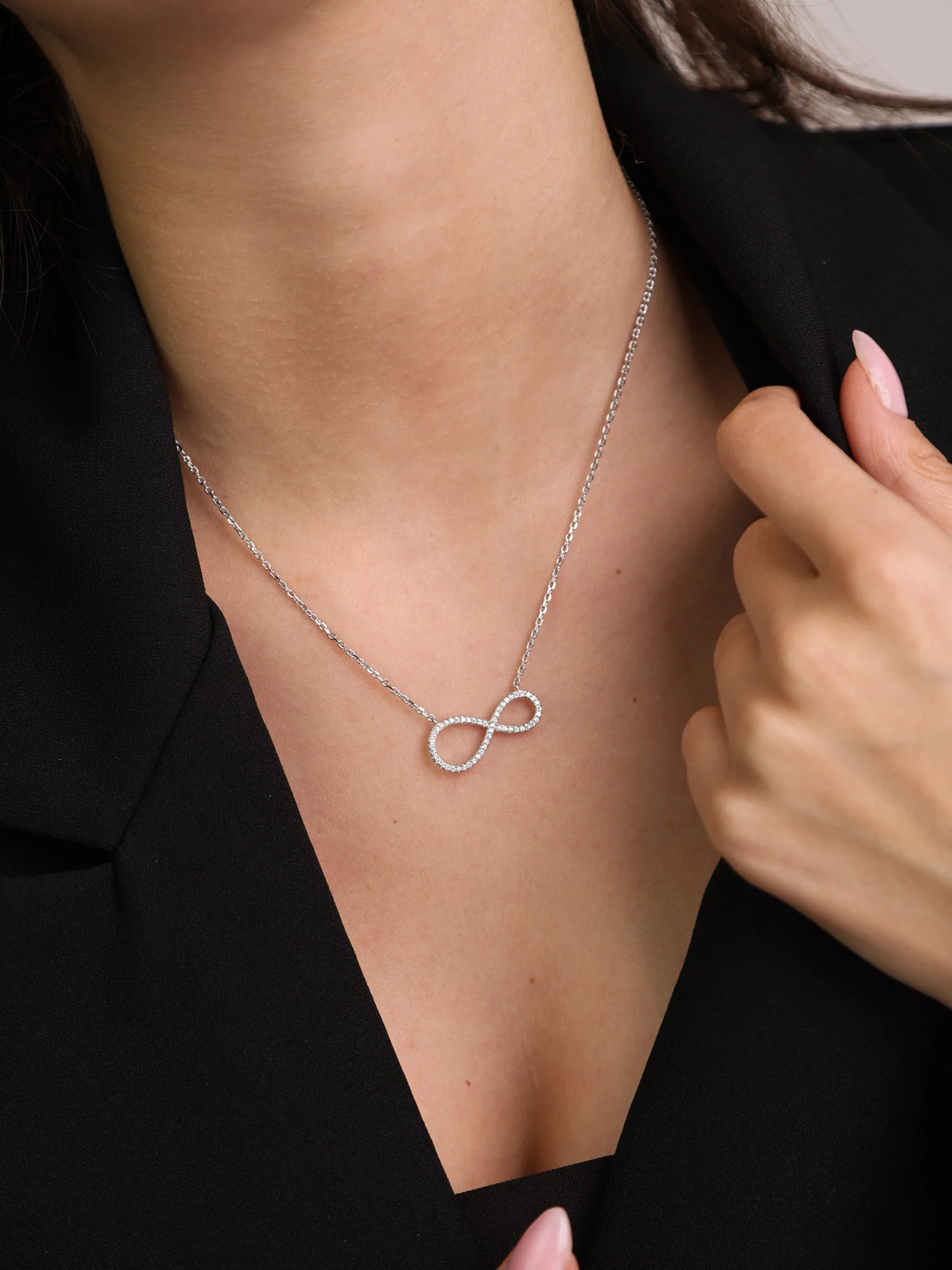 Fio com pendente infinito em prata com zircónia - Image 2